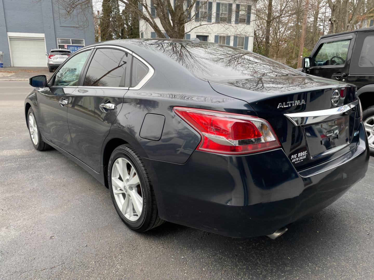 2013 grey /tan Nissan Altima 2.5 S (1N4AL3AP6DC) with an 2.5L L4 DOHC 16V engine, located at 101 N. Main Street, Muncy, PA, 17756, (570) 546-5462, 41.207691, -76.785942 - Photo#2